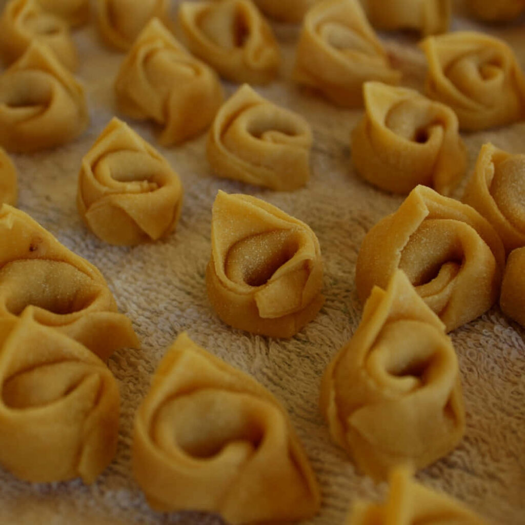 Handmade Tortellini Wallpaper: Classic Preparation in Brodo Style