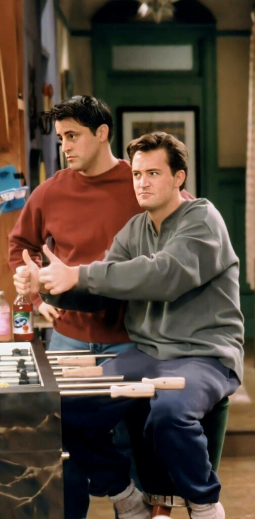 Classic Friends Wallpaper: Chandler & Joey's Iconic Thumbs-Up Scene