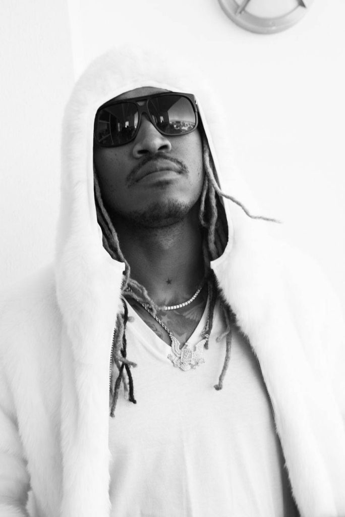 Black and white portrait of rapper Future in white hoodie with sunglasses and iced pendant wallpaper