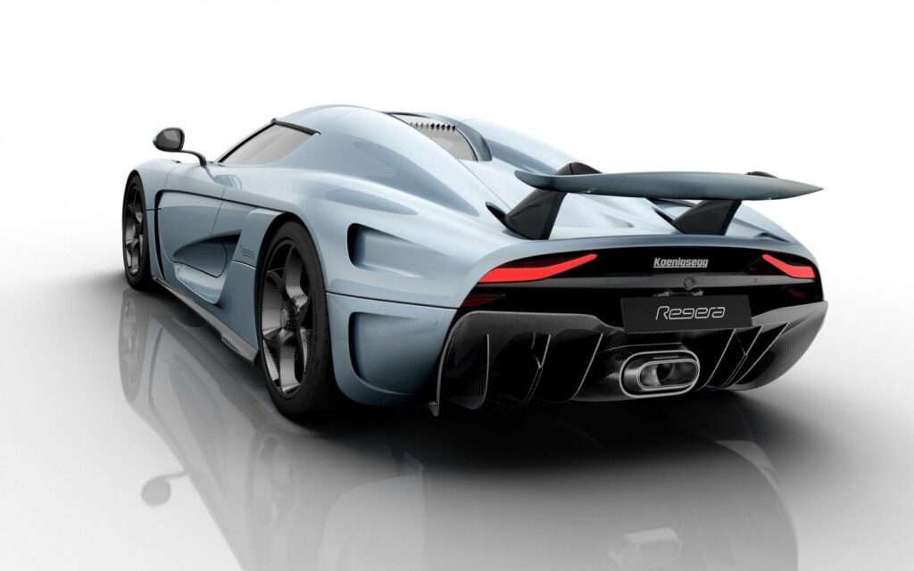 2015 Koenigsegg Regera: Sleek Hybrid Hypercar Wallpaper Background