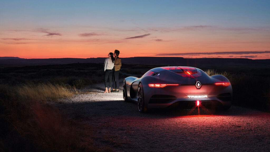 Futuristic Renault Trezor Wallpaper: Elegance Meets Sunset Beauty