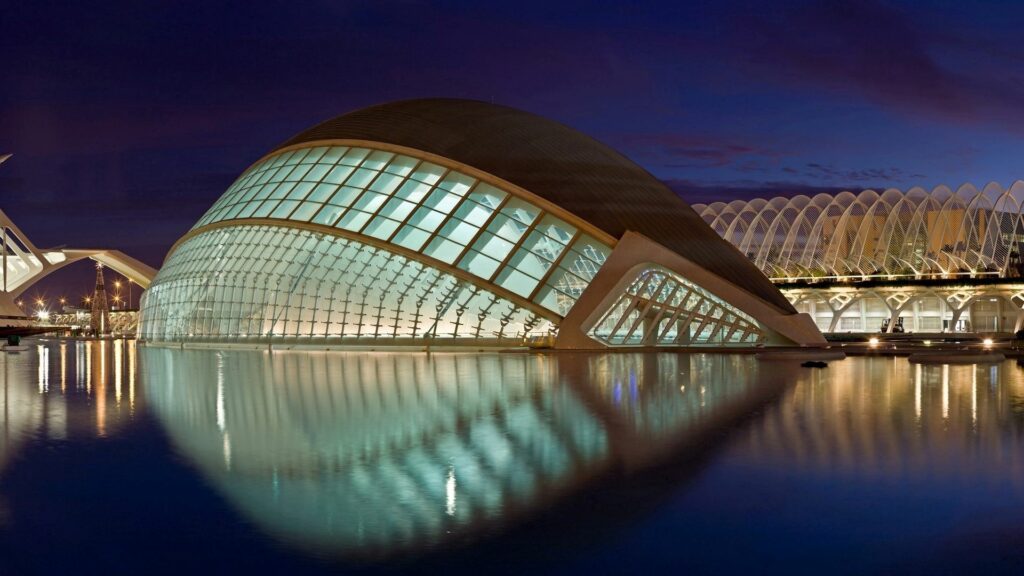 Futuristic Valencia Architecture Wallpaper: Elegant Reflection Scene