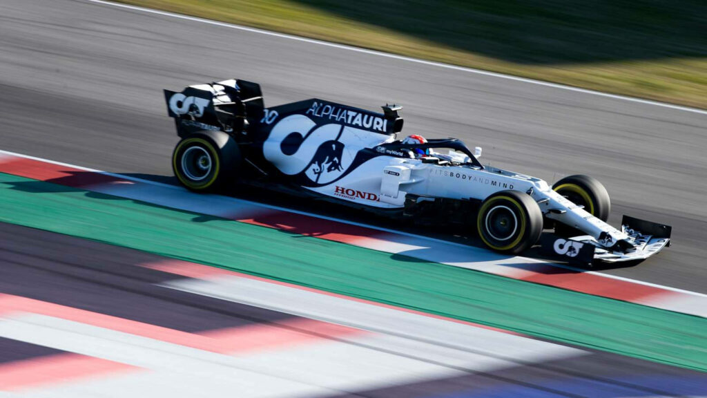 Fiercely Roaring Alphatauri: Exhilarating F1 Bliss as a Dynamic Desktop Background! Wallpaper