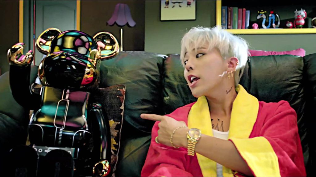 G-Dragon platinum hair red yellow robe pointing colorful bear figurine CRAYON video wallpaper