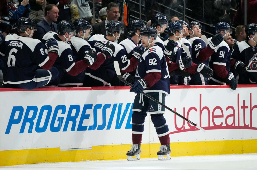 Colorado Avalanche Team Wallpaper: Gabriel Landeskog in Action