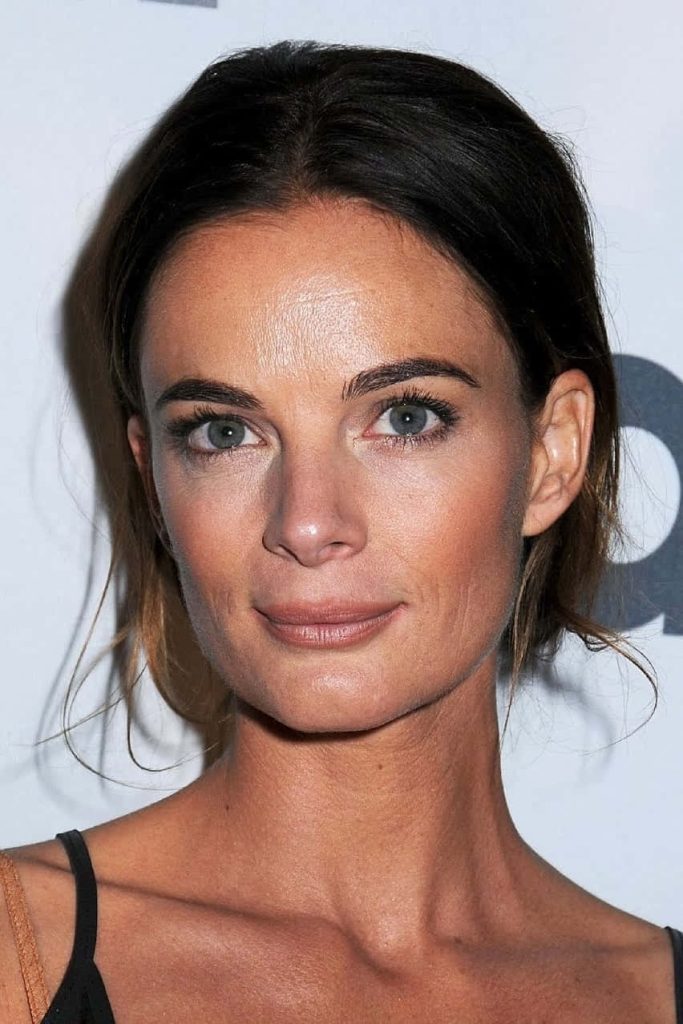 Gabrielle Anwar close-up portrait elegant gaze stylish outfit professional wallpaper background