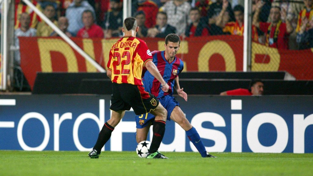 Galatasaray Ümit Davala battling FC Barcelona midfielder intense football match wallpaper