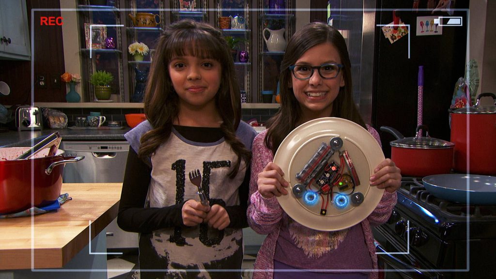 Game Shakers wallpaper with Babe Carano and Kenzie Bell filming in kitchen REC viewfinder background
