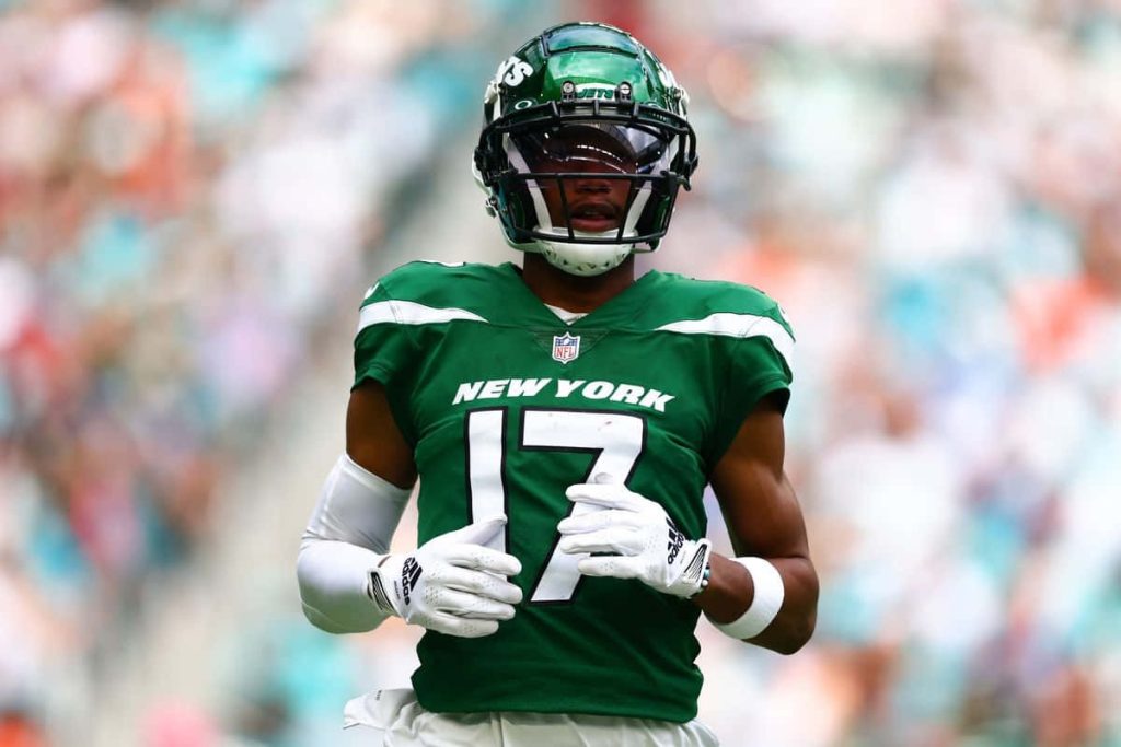Garrett Wilson New York Jets 17 green uniform action shot on field blurred stadium background Wallpaper