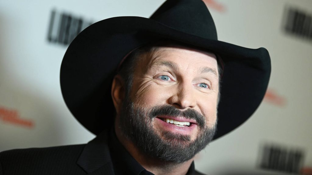 Garth Brooks smiling wearing black cowboy hat high-resolution country music portrait wallpaper
