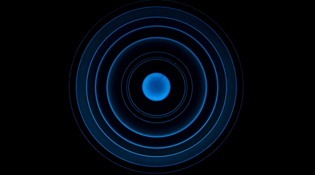 Night's Illuminated Geometric Circle: 4K HD Widescreen Wallpaper
