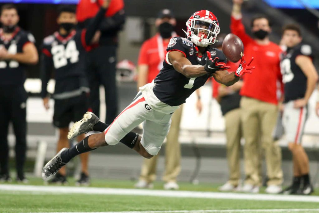 George Pickens mid-air catch intense action Georgia Bulldogs football stadium background wallpaper