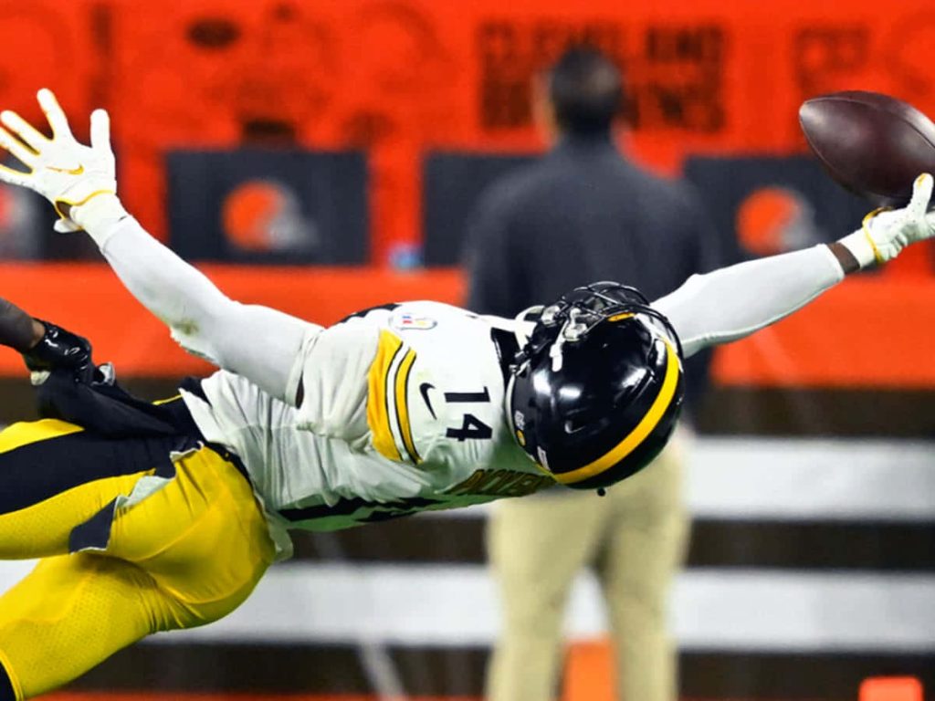 George Pickens Pittsburgh Steelers diving catch NFL action sports wallpaper background