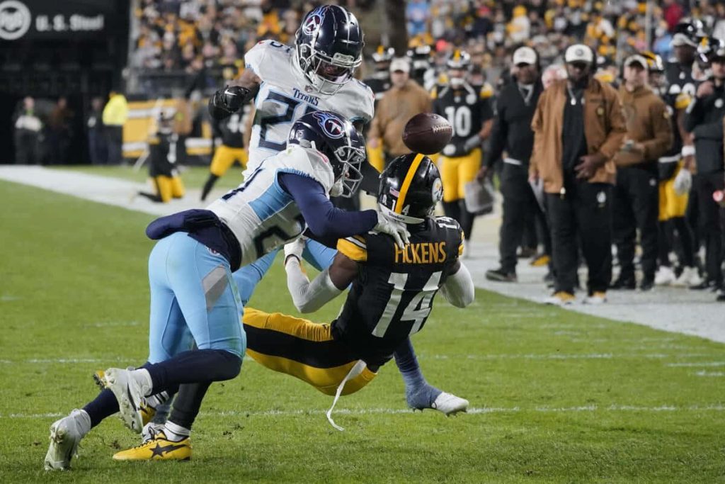 George Pickens Pittsburgh Steelers tough catch vs Tennessee Titans NFL intense game action wallpaper