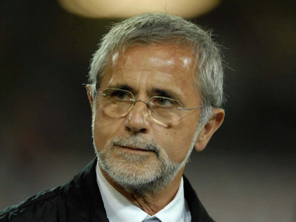 Close-up portrait of legendary footballer Gerd Müller with gray hair glasses beard wallpaper