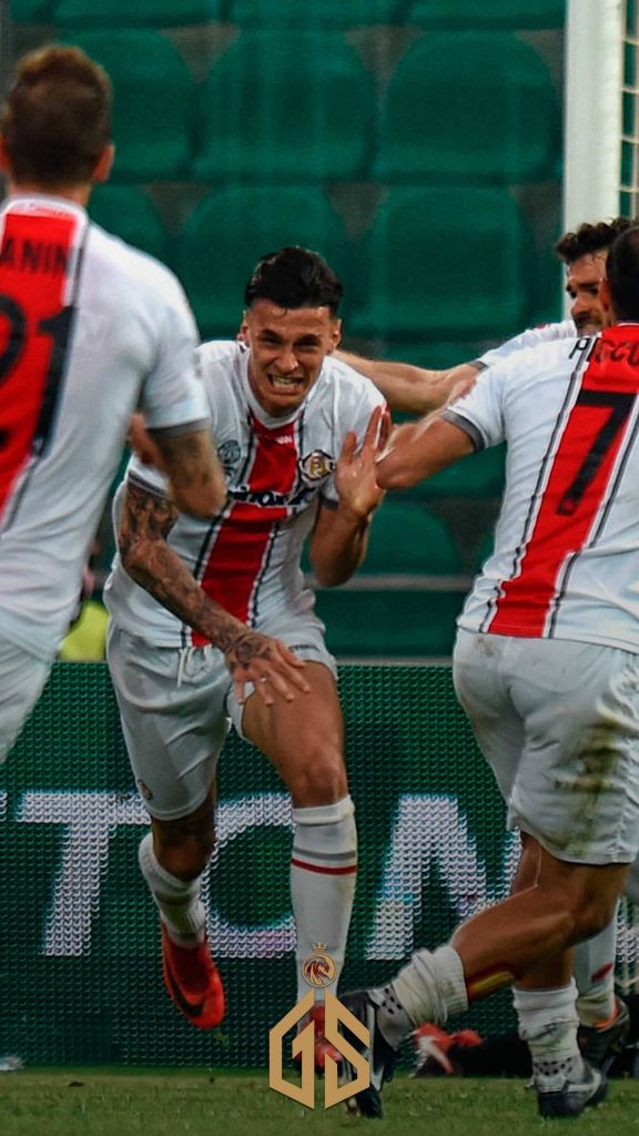 Gianluca Scamacca celebrating goal in US Cremonese kit with teammates on pitch wallpaper