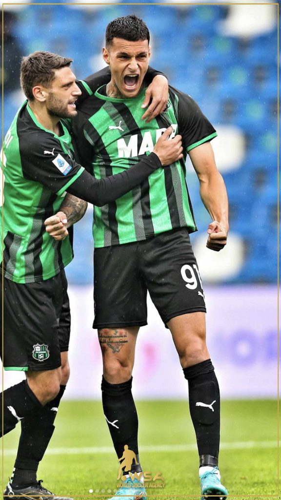 Gianluca Scamacca celebrates goal in Sassuolo number 91 kit dynamic football action wallpaper