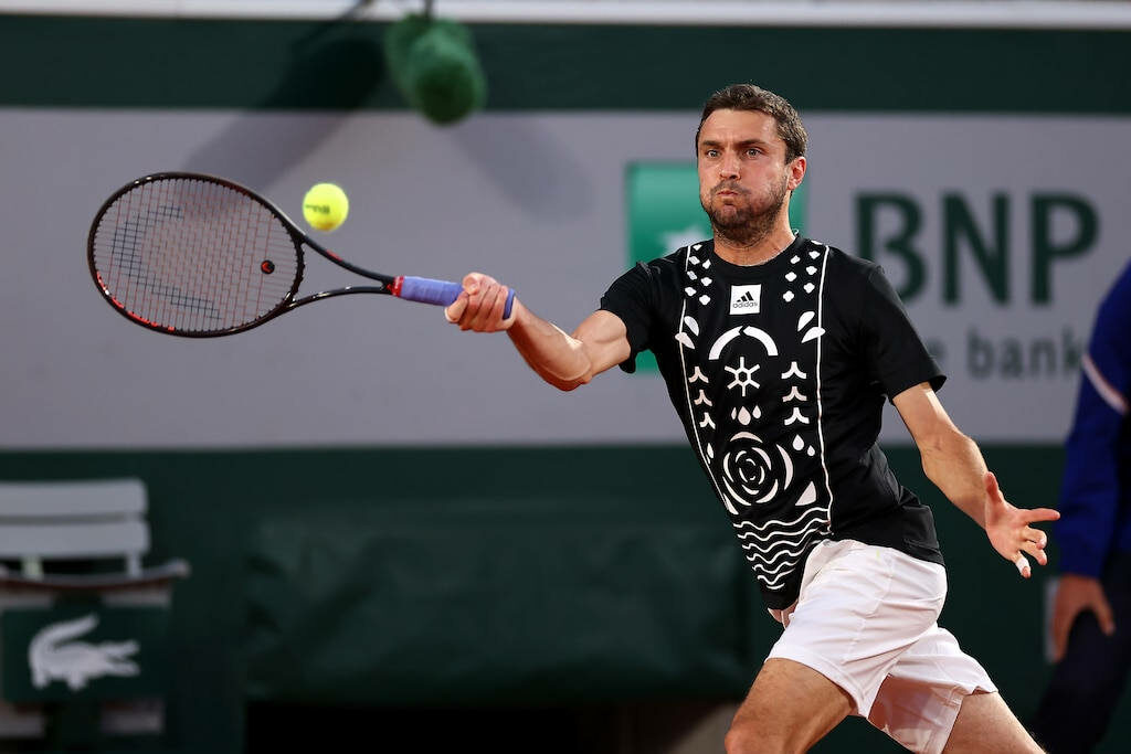 Gilles Simon in Action: Athleticism & Focus - Tennis Wallpaper