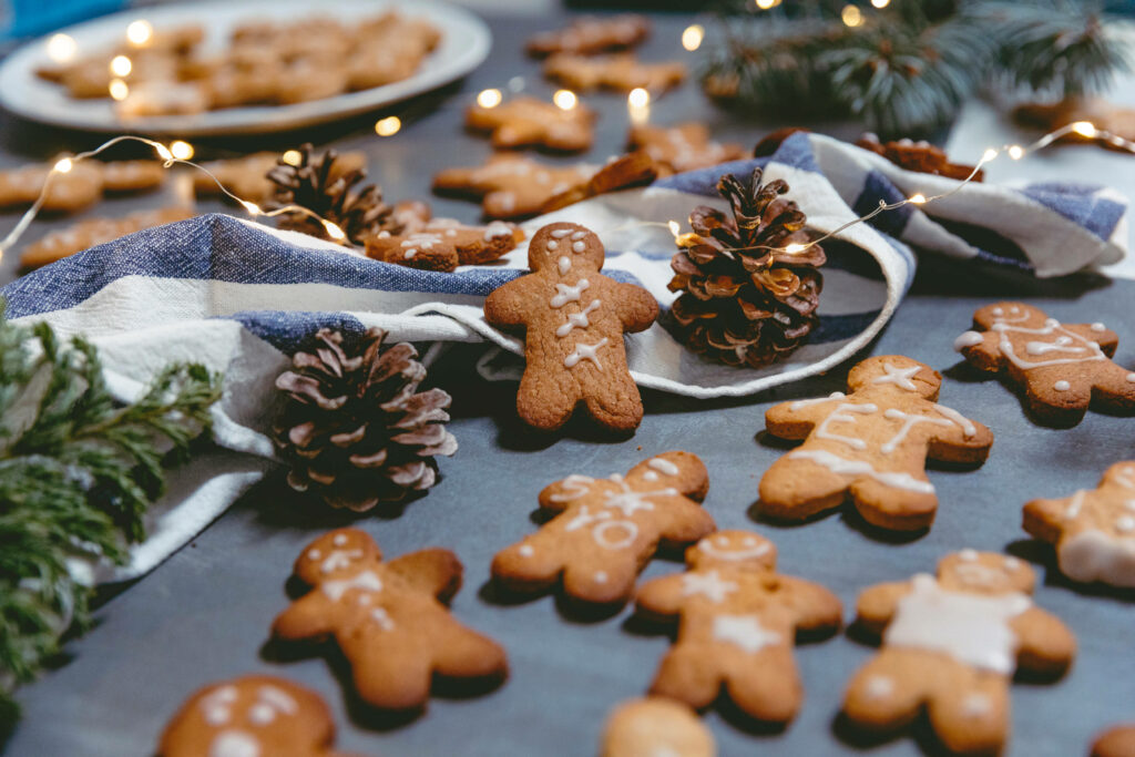 Christmas Delights: Whimsical Gingerbread Men in Golden Brown, adorned with Melting White Icings and Holiday Ornaments Wallpaper