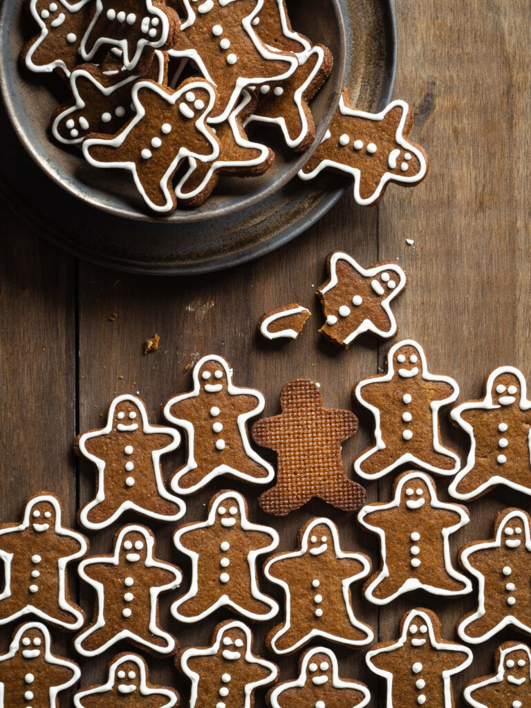 Gingerbread Galore: A Festive Feast in a Christmas-Themed Setting Wallpaper