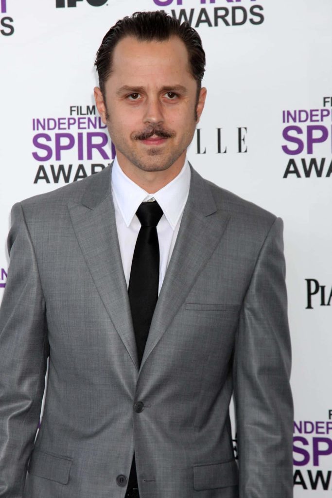 Giovanni Ribisi in sharp gray suit and black tie at Film Independent Spirit Awards portrait Wallpaper