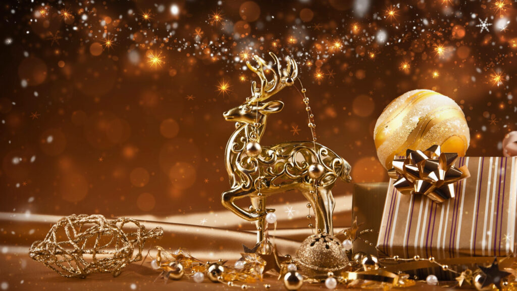 Golden Gleam: A Brilliant Christmas Aesthetic Wallpaper with a Reindeer Ornament and Sparkly Background