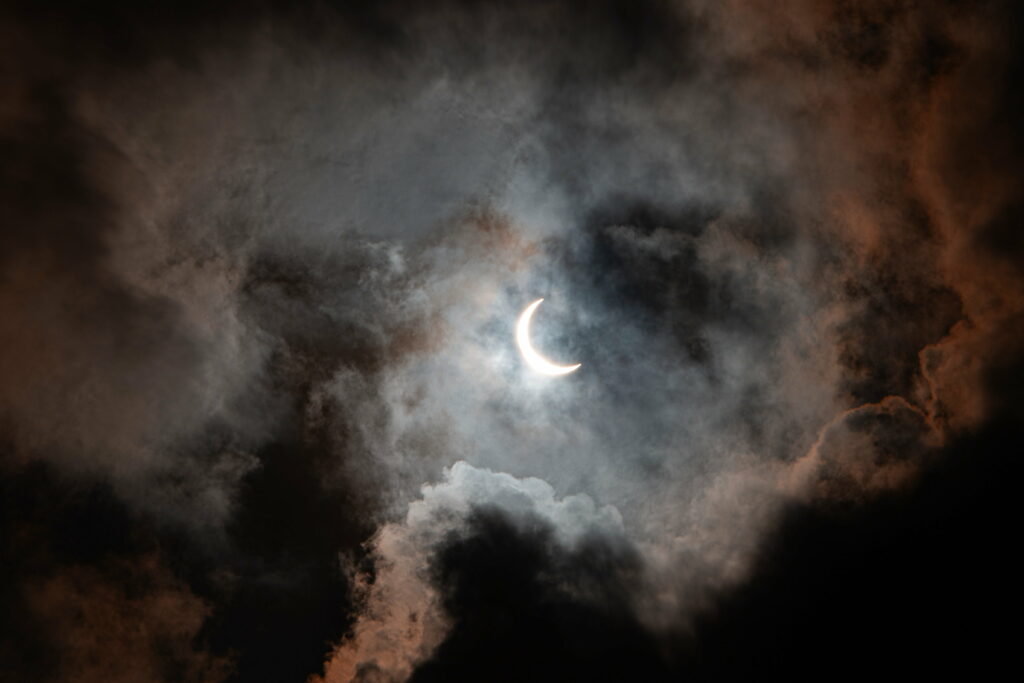 Stunning HD Crescent Moon Wallpaper with Dark Cloud Drama