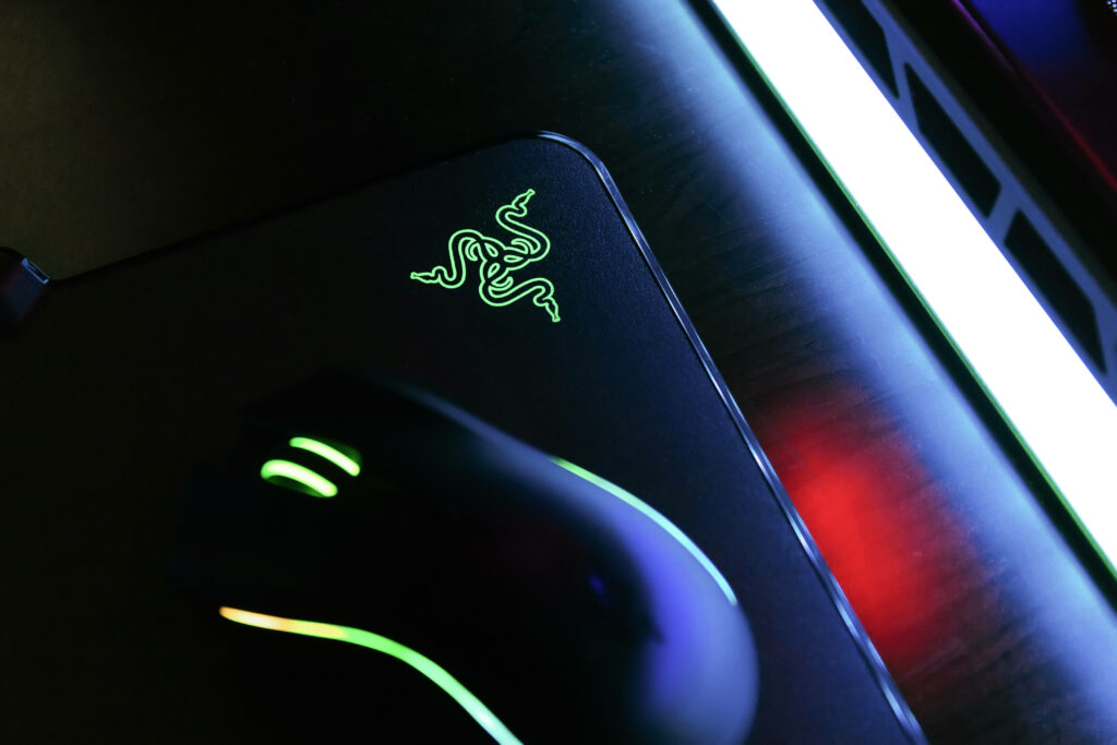 Glowing in the Dark: A Captivating Close-up of Razer's Gaming Mouse and Mouse Pad Wallpaper