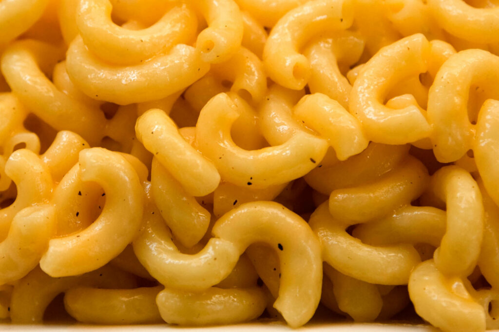 Golden Classic Mac and Cheese Close-Up Wallpaper - Creamy Elbow Delight