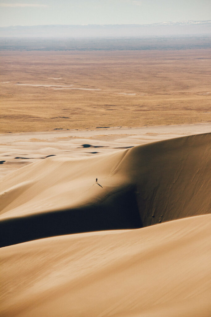 Golden Desert Wallpaper: Soothing Sand Dunes & Solitary Adventure