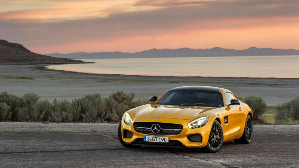 Exquisite High-Definition Background Displaying a Glamorous Mercedes Benz AMG in Luxurious Gold Paint Wallpaper