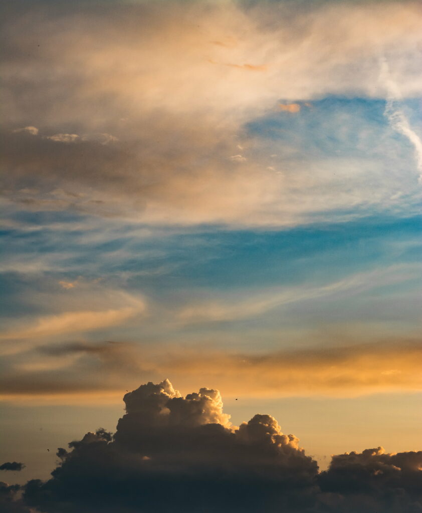 Stunning HD Phone Wallpaper: Serene Cloudy Sky at Golden Hour