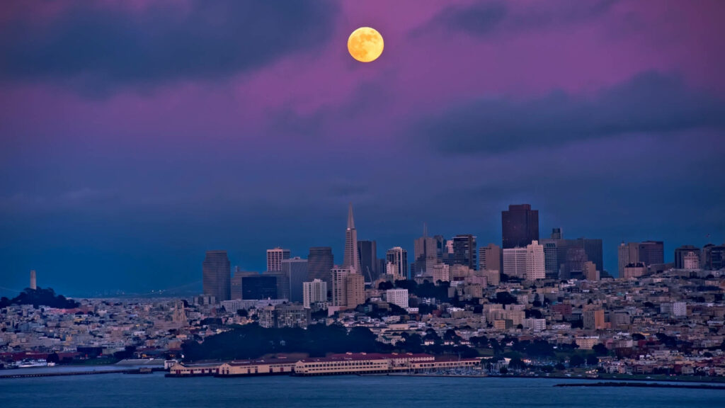 Golden Majesty: San Francisco's Iconic Skyline Gracefully Embracing the Sunset at the Golden Gate Bridge Wallpaper