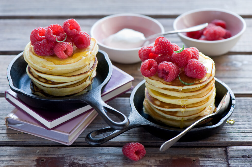 Rustic Wallpaper: Golden Pancakes with Raspberries & Honey