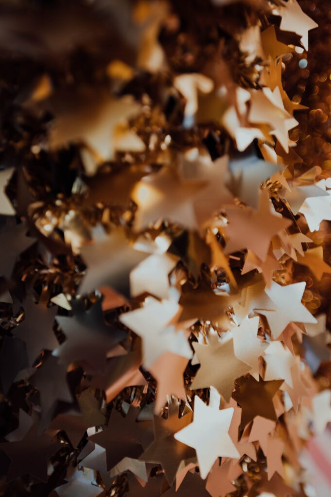 Festive Golden Star Decorations: Shimmering Wallpaper Background