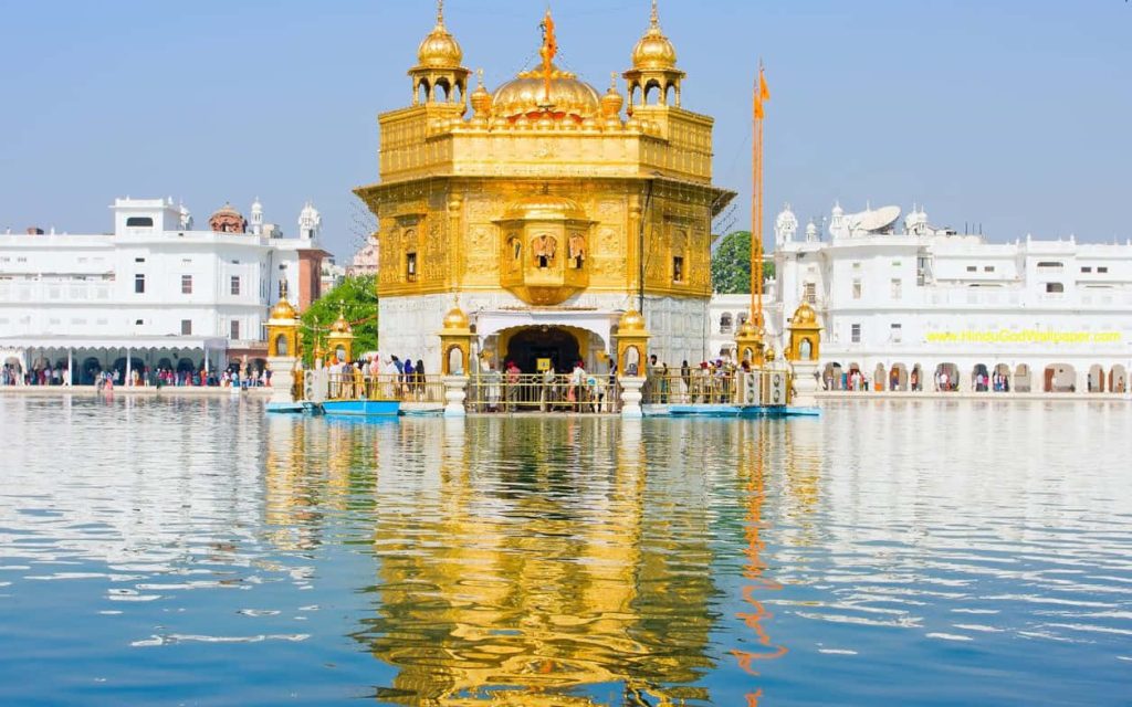 Golden Temple Amritsar reflection in sacred pool under clear sky high-quality spiritual wallpaper