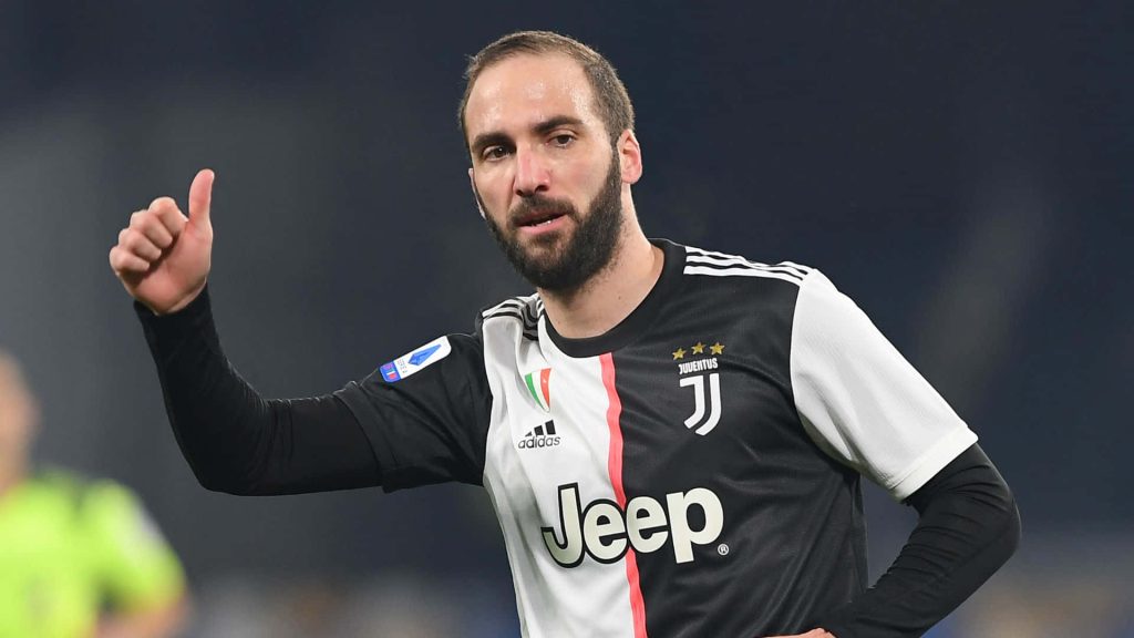 Gonzalo Higuain Juventus football player thumbs up black white jersey Jeep sponsor stadium background Wallpaper