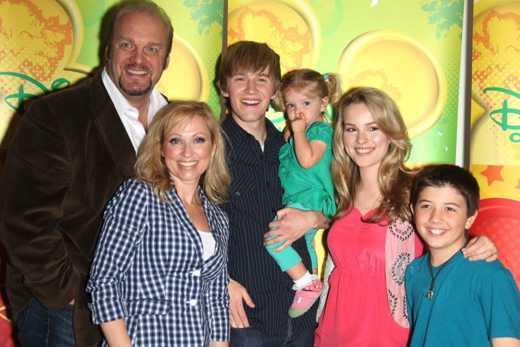Disney Good Luck Charlie cast group photo with Eric Kramer Leigh-Allyn Baker Jason Dolley Bridgit Mendler Wallpaper