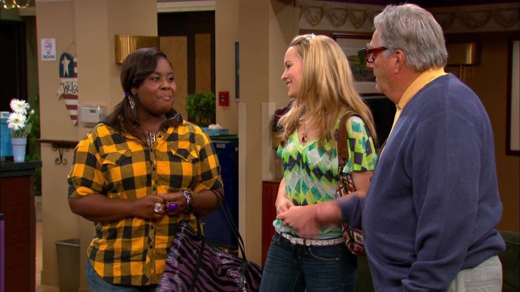 Good Luck Charlie wallpaper with Raven Goodwin Ivy Wentz Bridgit Mendler Teddy Duncan talking indoors