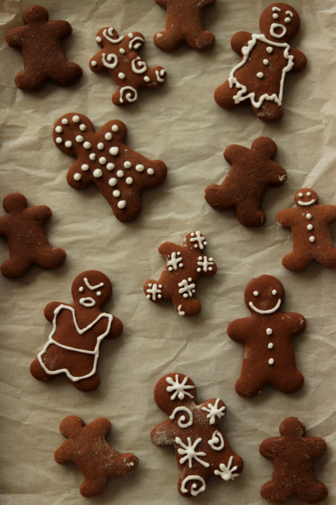 Satisfyingly Sweet and Artistic Chocolate Gingerbread Men Delights on Crumpled Parchment Wallpaper