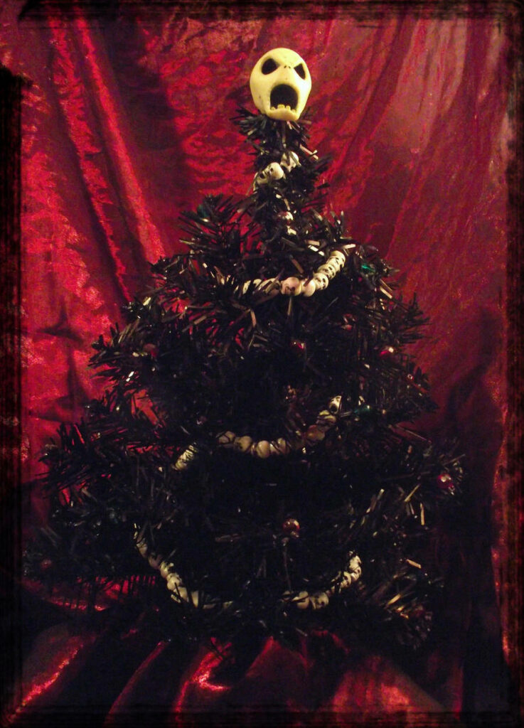 Gothic Christmas Tree Wallpaper: Dark Skull Decor & Red Backdrop