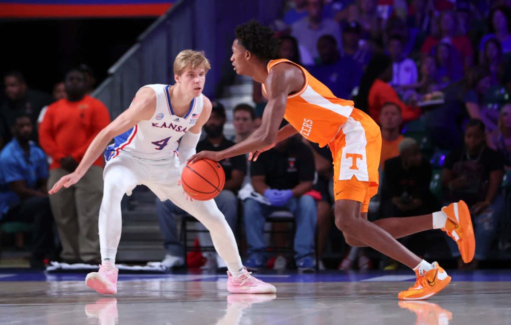 Gradey Dick Kansas basketball defending Tennessee Volunteers intense NCAA game wallpaper