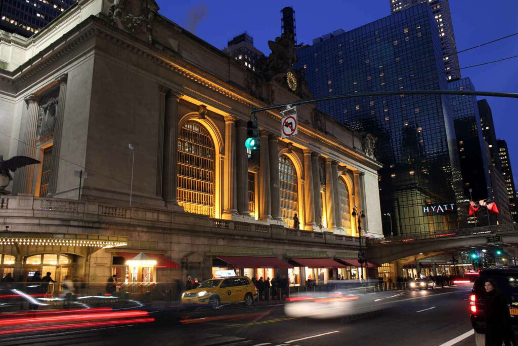 Stunning Grand Central Station Evening Wallpaper - NYC Cityscape