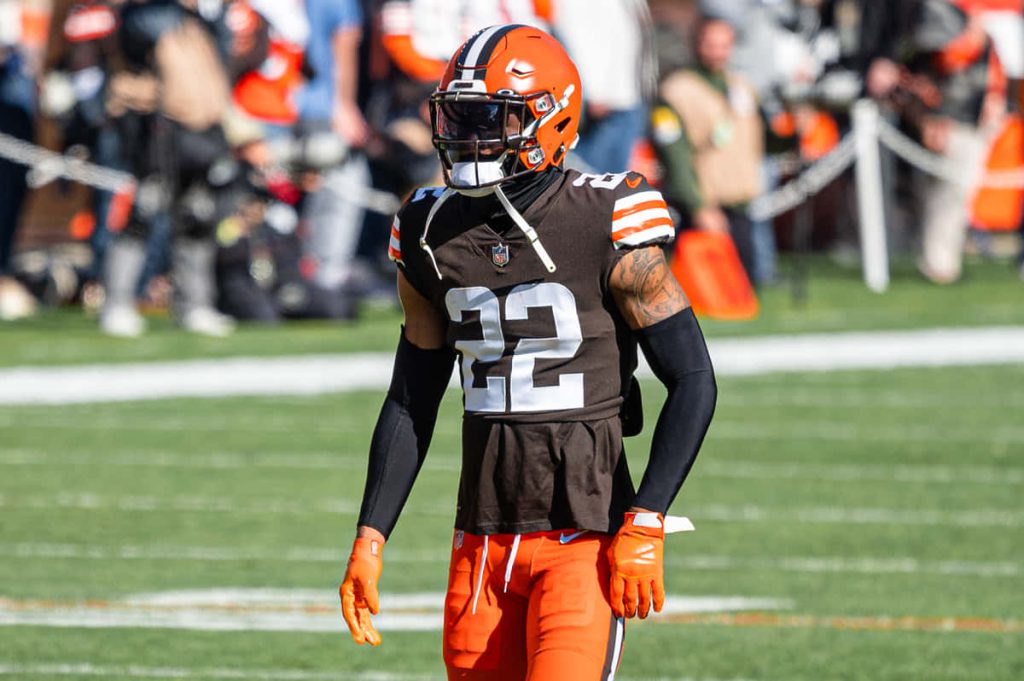 Cleveland Browns safety Grant Delpit in action wearing number 22 on vibrant game day field Wallpaper