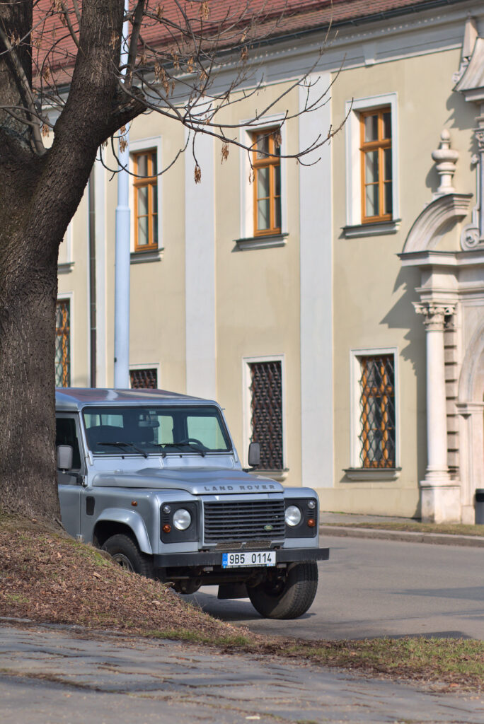 Gray Land Rover SUV Against Elegant Architecture - Urban Wallpaper