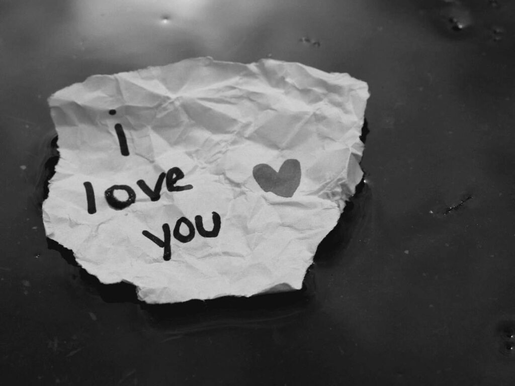 Black and White Monochromatic Love Note Wallpaper