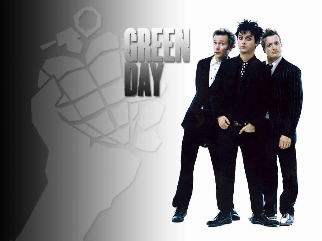 Green Day band portrait with Billie Joe Armstrong Mike Dirnt Tré Cool American Idiot heart grenade Wallpaper