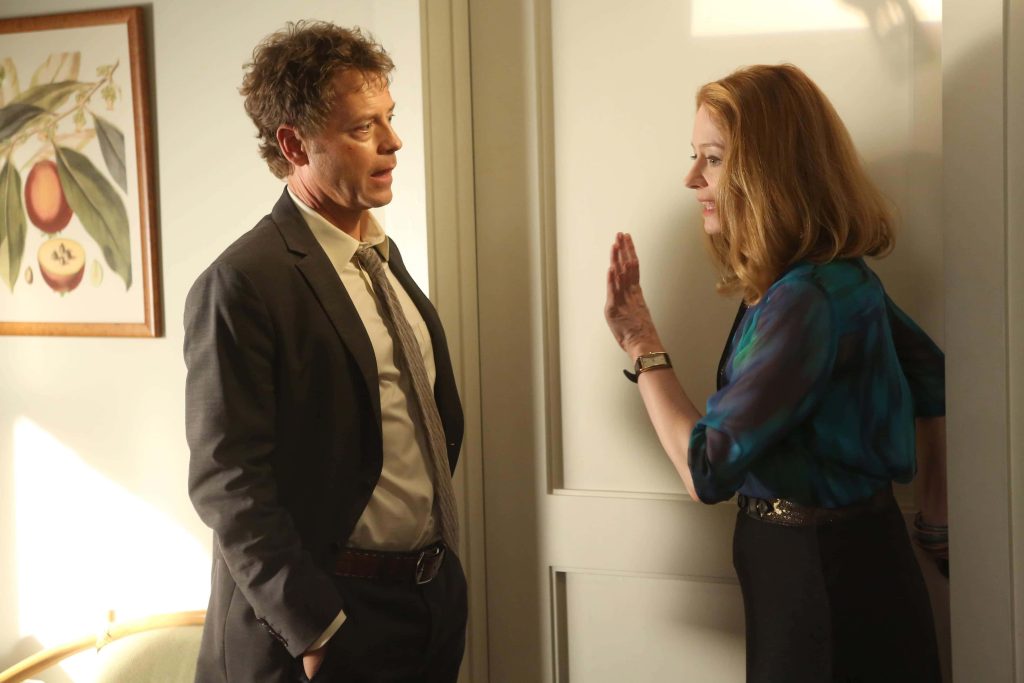 Greg Kinnear and Miranda Otto in bright indoor scene from Rake dressed in professional attire wallpaper
