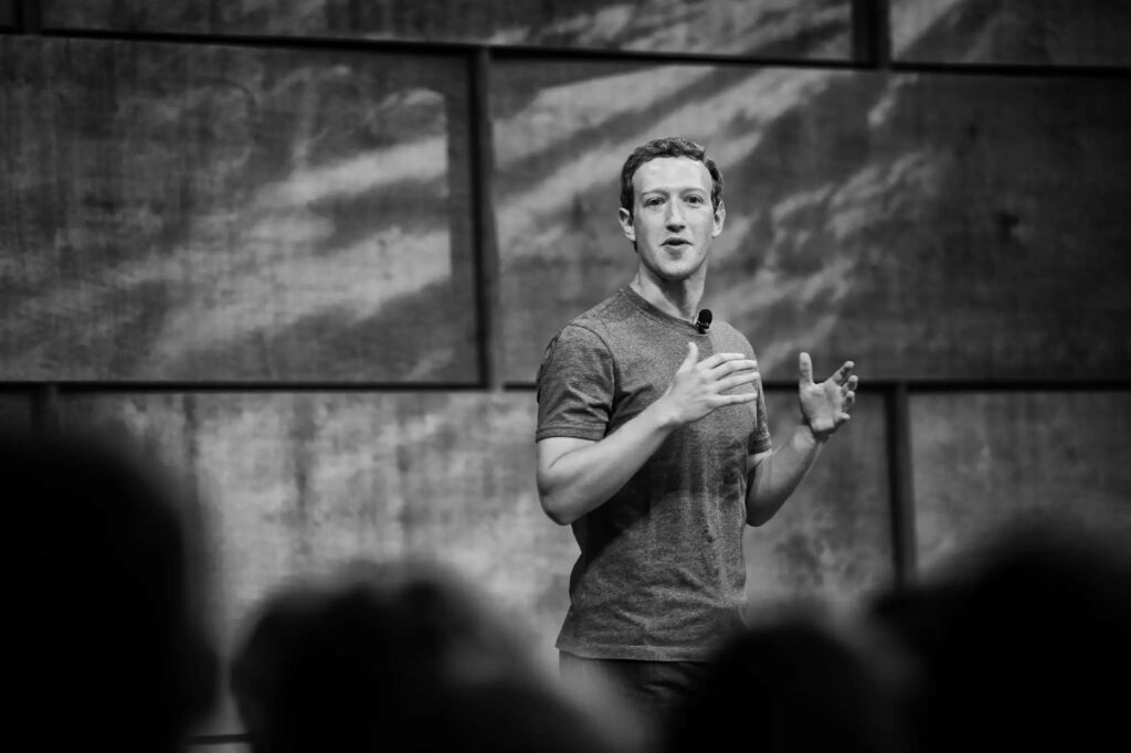Greyscale Wallpaper of Mark Zuckerberg Speaking – Textured Background