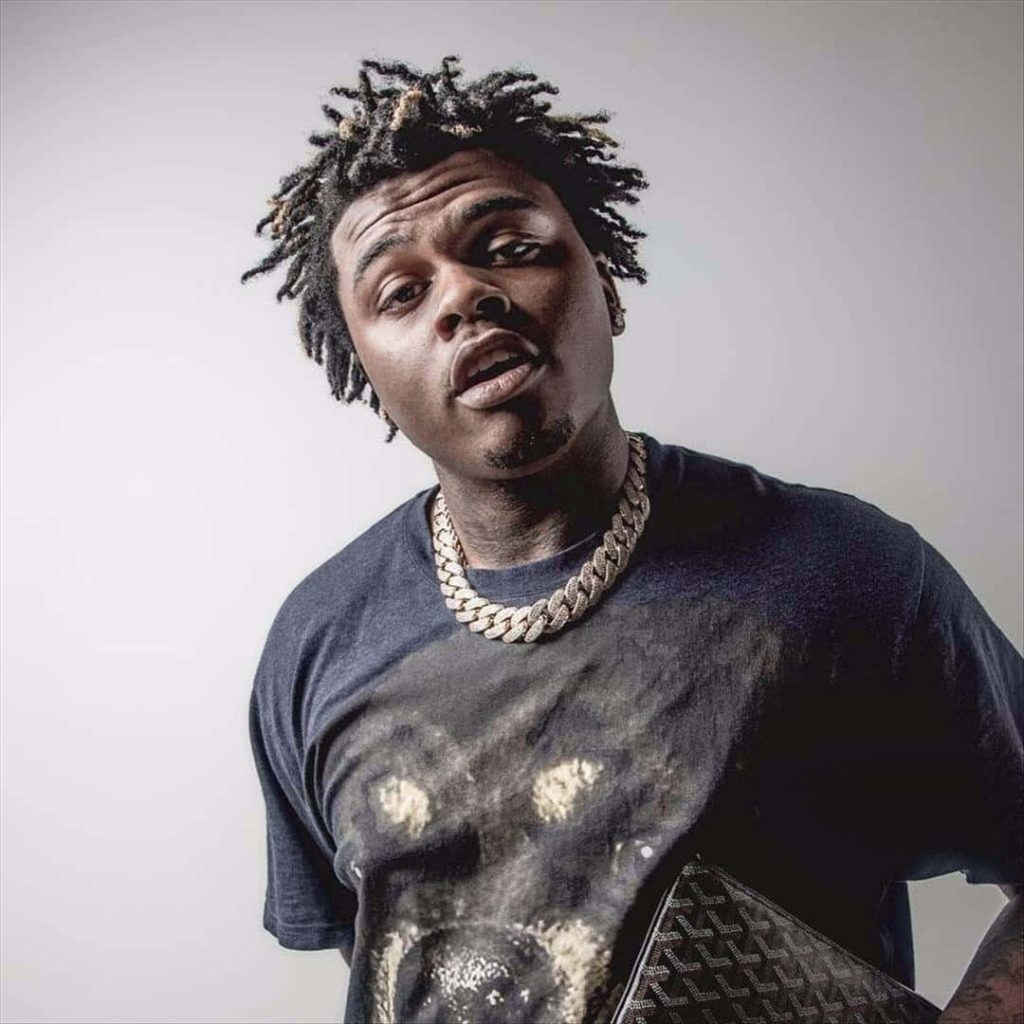 Atlanta rapper Gunna in studio portrait with dreadlocks graphic tee and diamond chain background Wallpaper